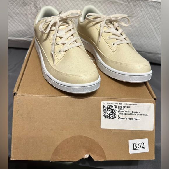 allbirds Shoes - Allbirds NIB Limited Edition Vegan Plant Leather Sneakers in Natural White